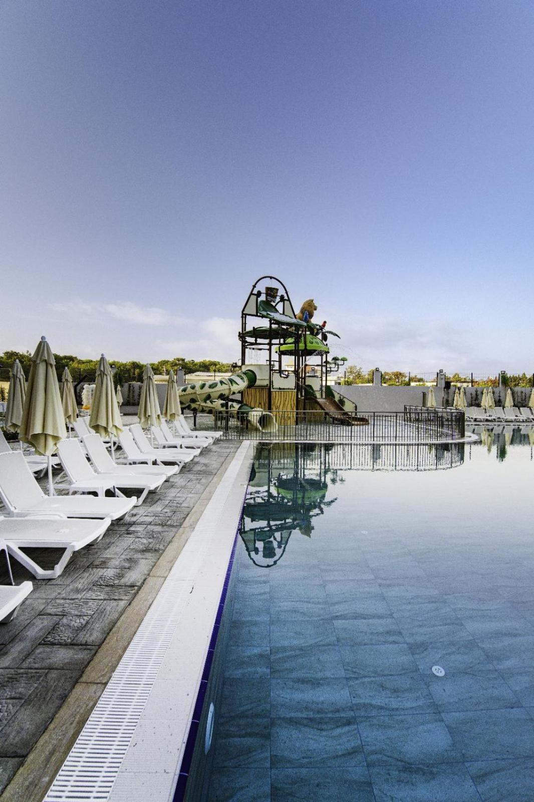 Side Moon Palace Bagian luar foto