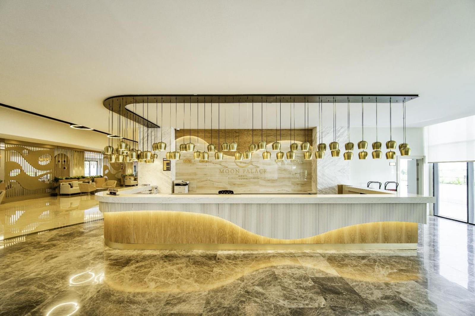 Side Moon Palace Bagian luar foto