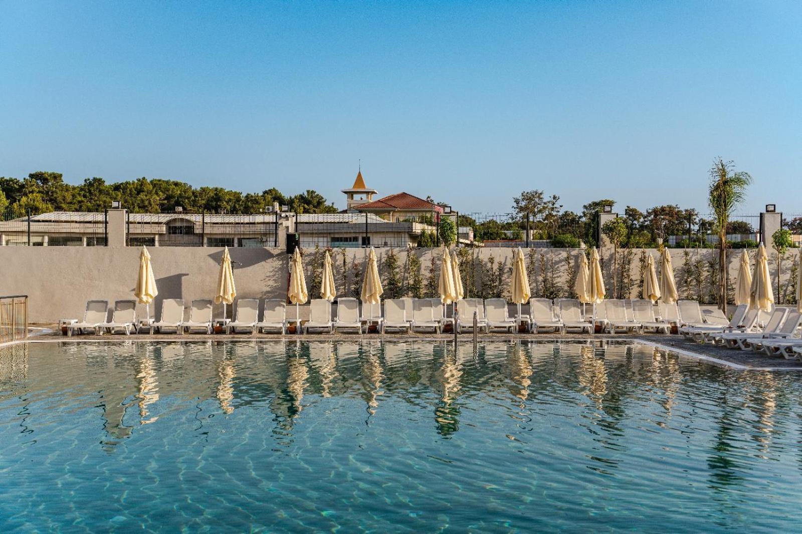 Side Moon Palace Bagian luar foto