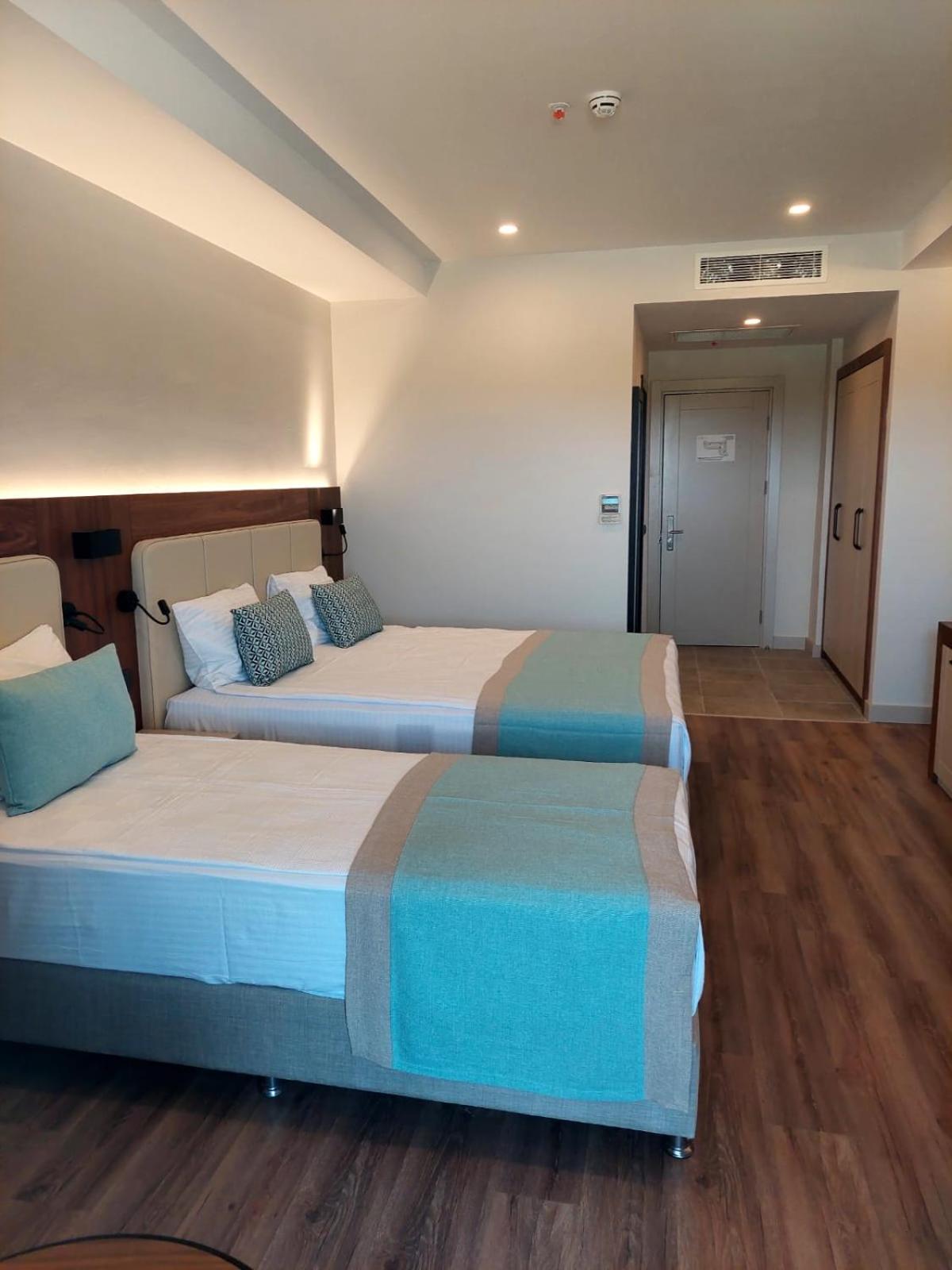 Side Moon Palace Bagian luar foto