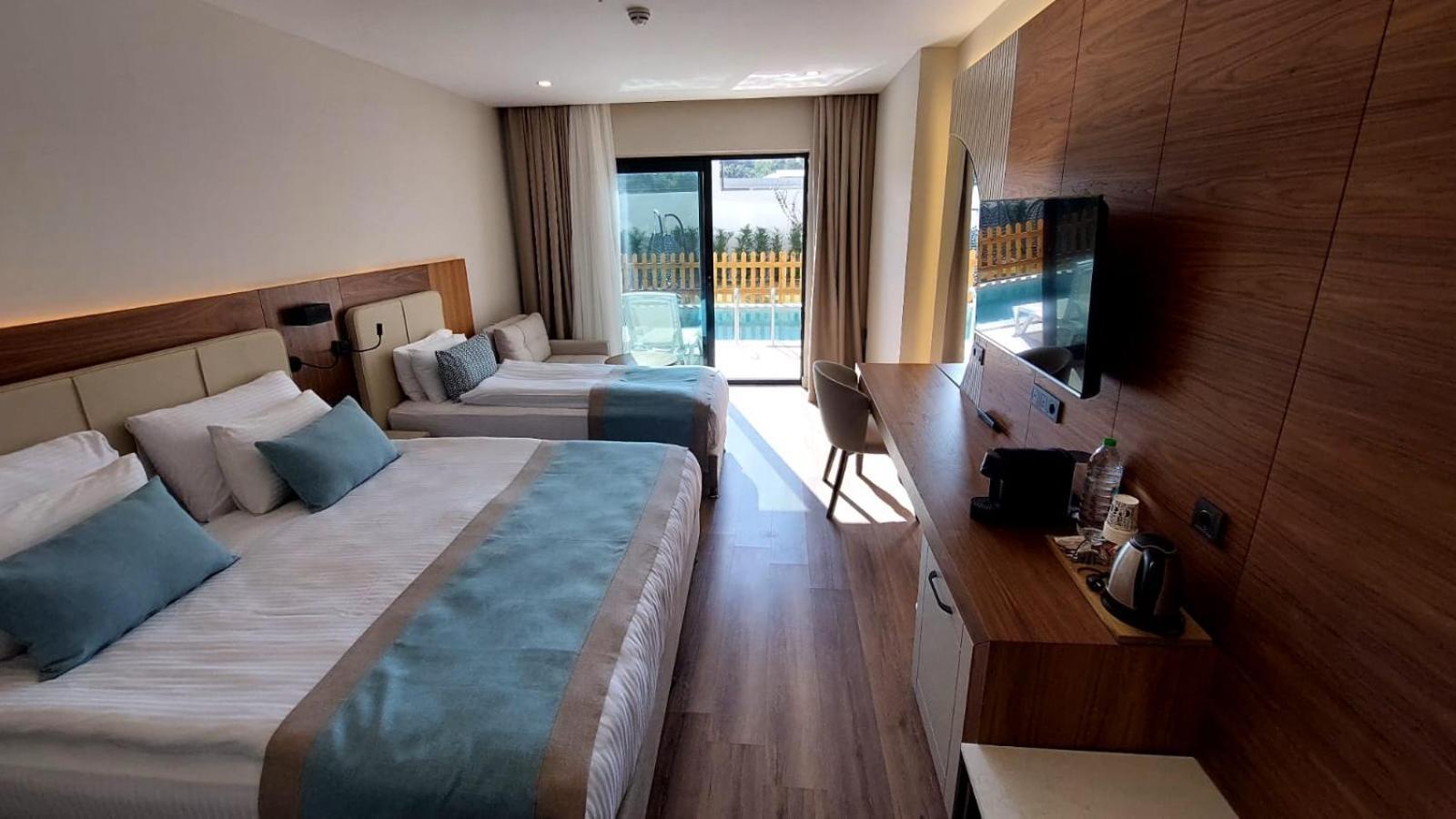 Side Moon Palace Bagian luar foto