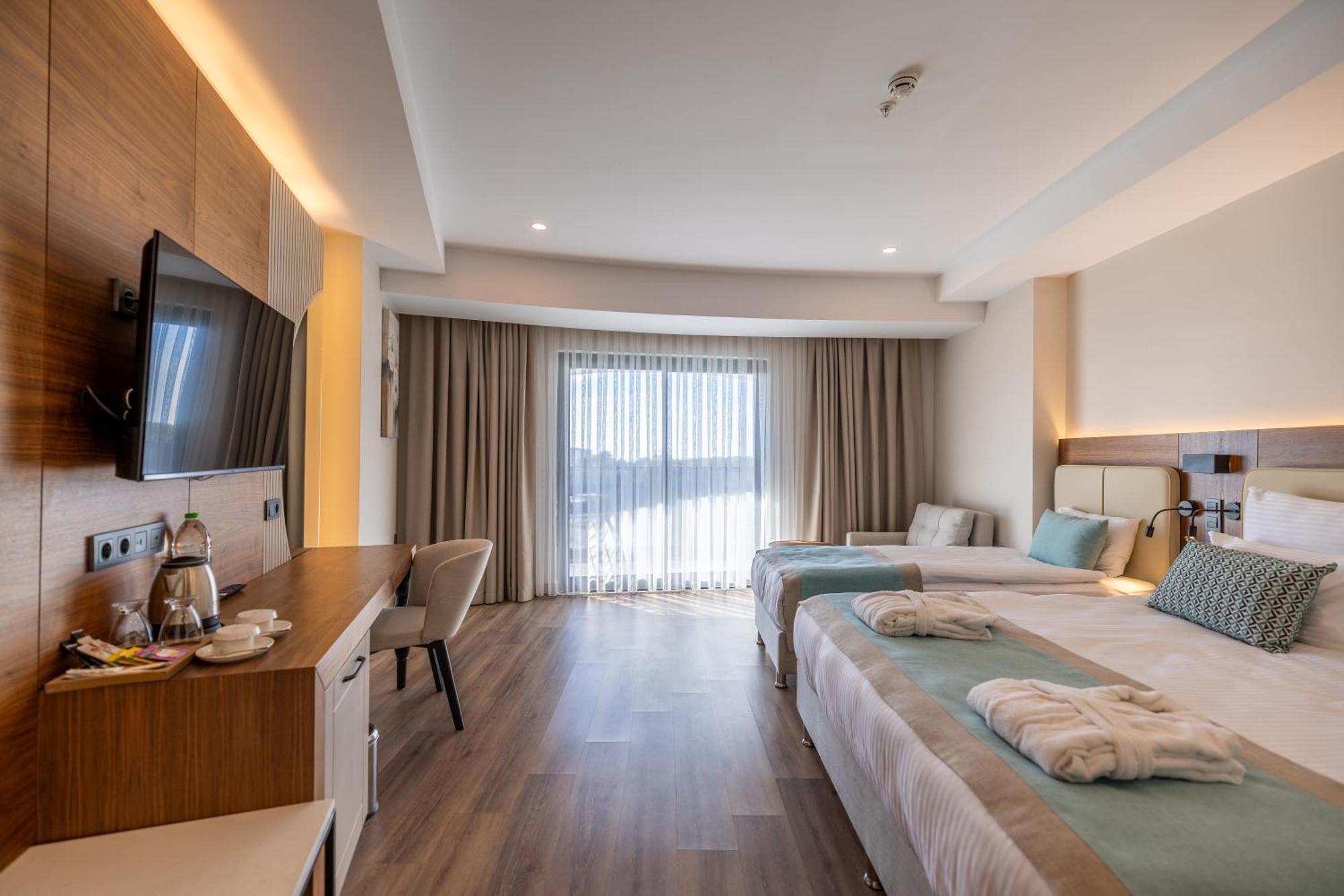 Side Moon Palace Bagian luar foto